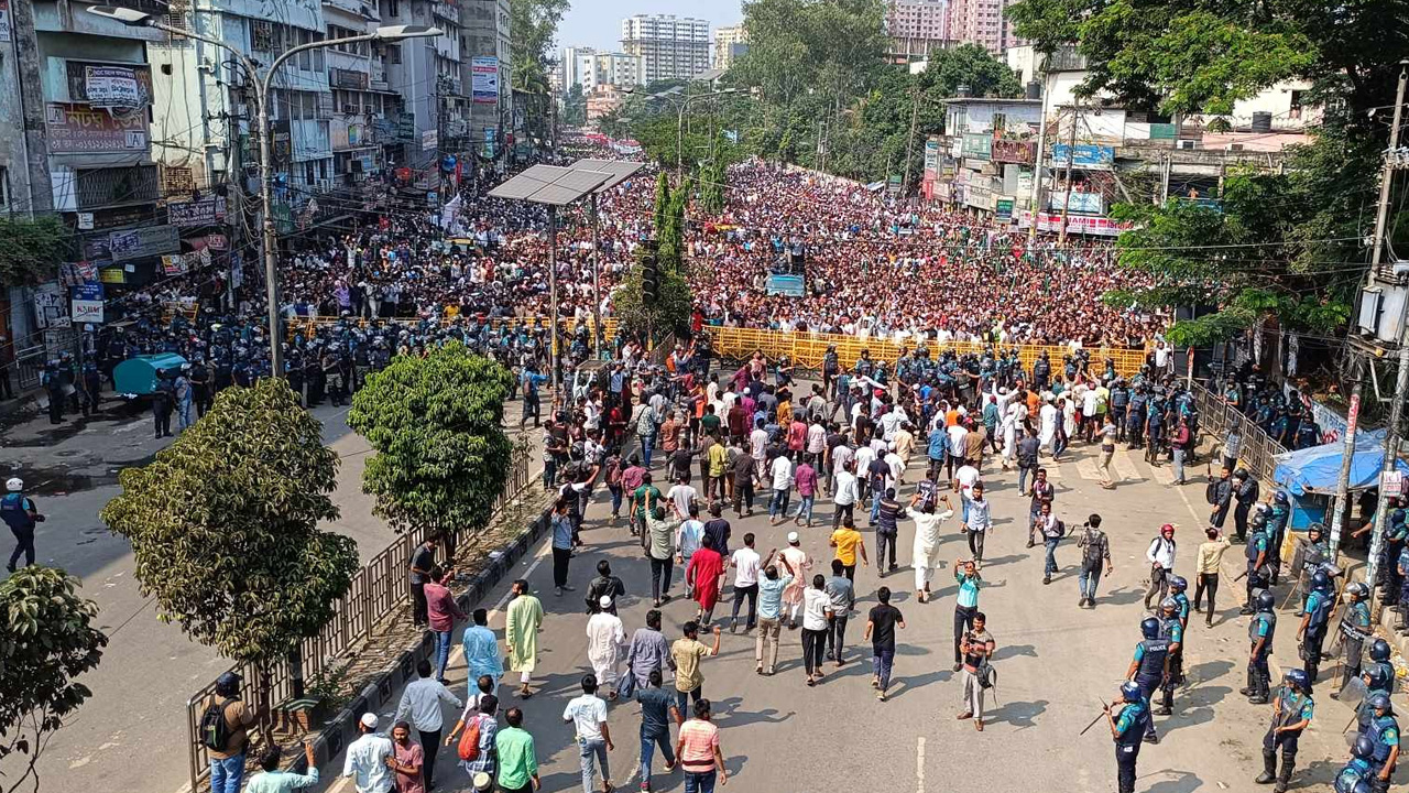 আরামবাগে ঢুকে পড়েছে জামায়াত নেতাকর্মীরা। ছবি : কালবেলা