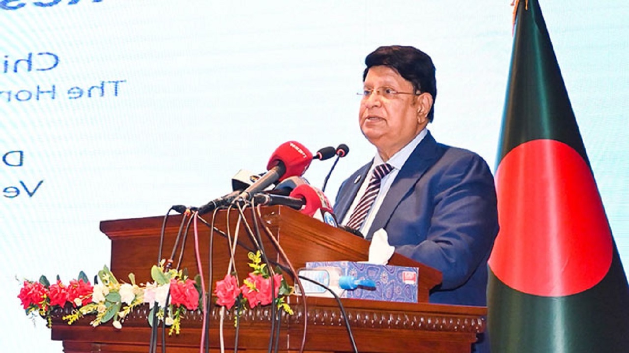 রাজধানীর ফরেন সার্ভিস একাডেমিতে ডিপ্লোম্যাটস ম্যাগাজিনের সেমিনারে কথা বলছেন পররাষ্ট্রমন্ত্রী ড. এ কে আব্দুল মোমেন। ছবি : সংগৃহীত