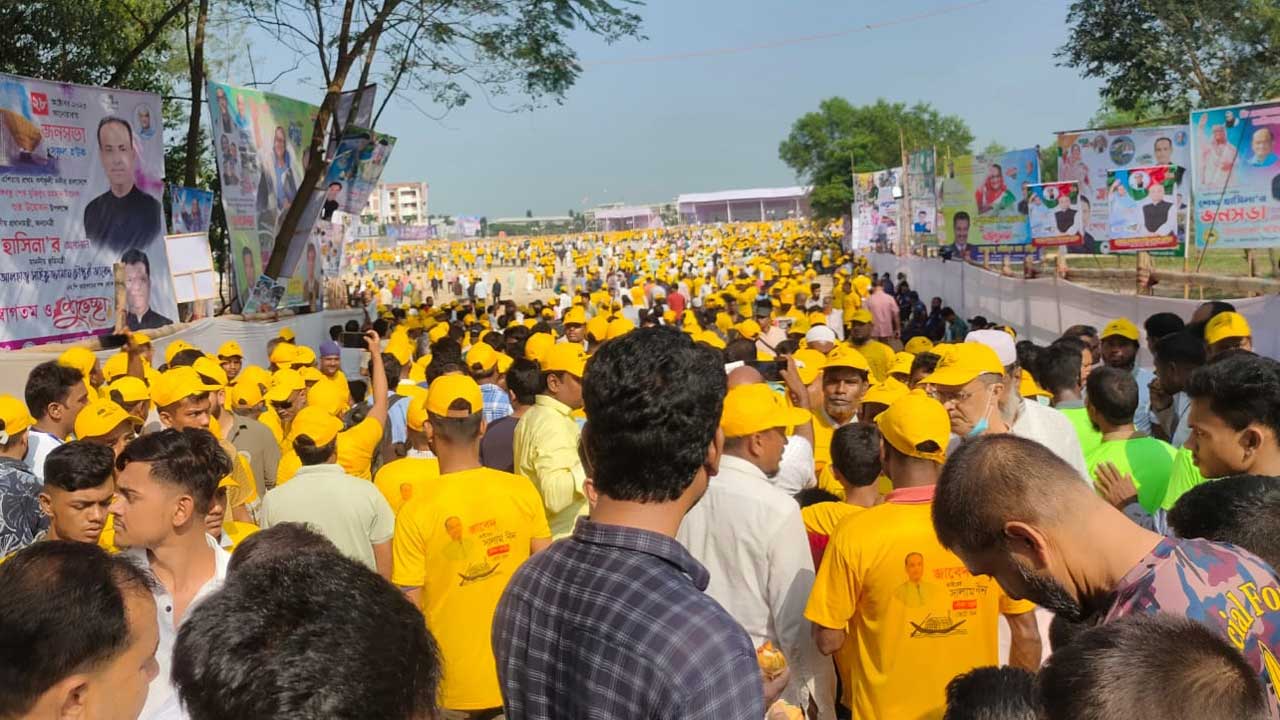 প্রধানমন্ত্রীর জনসভায় জনস্রোত। ছবি : কালবেলা