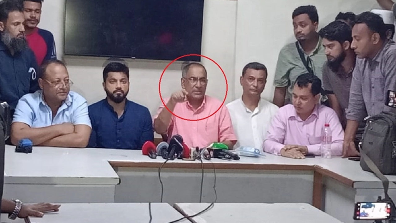 বিএনপি কার্যালয়ে রহস্যজনক ওই ব্যক্তি (লাল বৃত্ত চিহ্নিত)। ছবি : সংগৃহীত