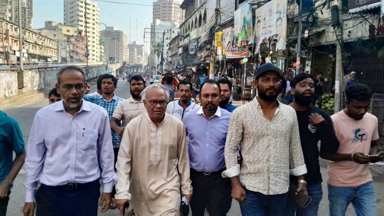 রুহুল কবির রিজভীর নেতৃত্বে রাজধানীর শান্তিনগর মোড় বিক্ষোভ মিছিল। ছবি : কালবেলা