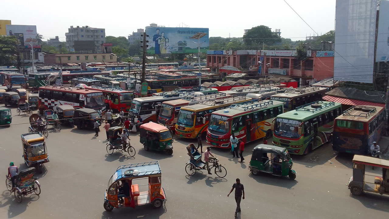 হরতালে বরিশালে বাস চলাচল বন্ধ। ছবি : কালবেলা