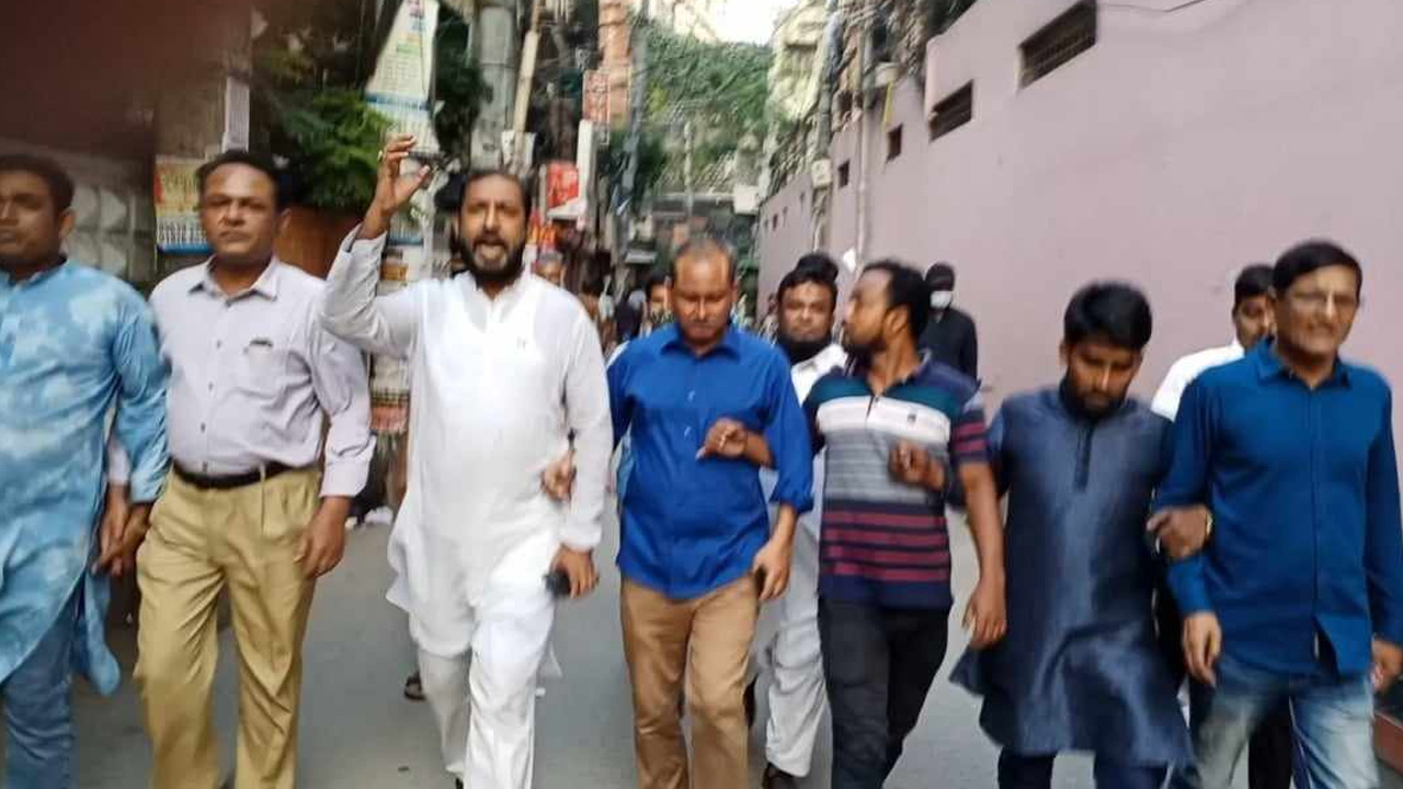 হরতালের সমর্থনে রাজধানীতে ঝটিকা মিছিল করেছে যুগপৎ আন্দোলনের শরিক বাংলাদেশ লেবার পার্টি। ছবি : কালবেলা