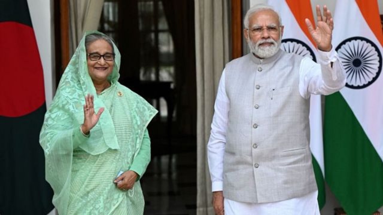 প্রধানমন্ত্রী শেখ হাসিনা ও ভারতের প্রধানমন্ত্রী নরেন্দ্র মোদি। ছবি : সংগৃহীত