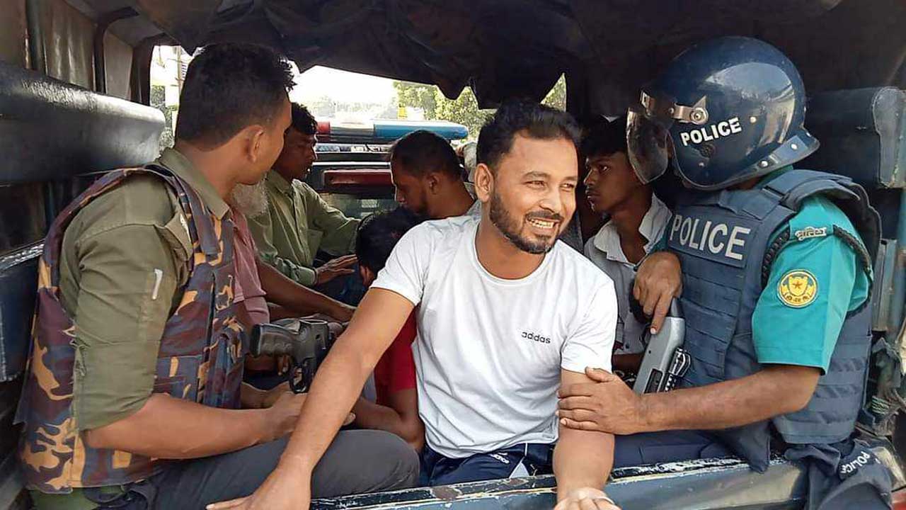 মাতুয়াইলে বিএনপির নেতাকর্মীকে আটক করা হয়েছে। ছবি : কালবেলা