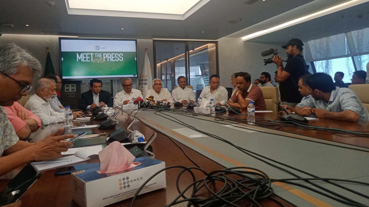 কোনো কারখানা আক্রান্ত হলে বন্ধ করার ঘোষণা দিয়েছে বিজিএমইএ। ছবি : কালবেলা