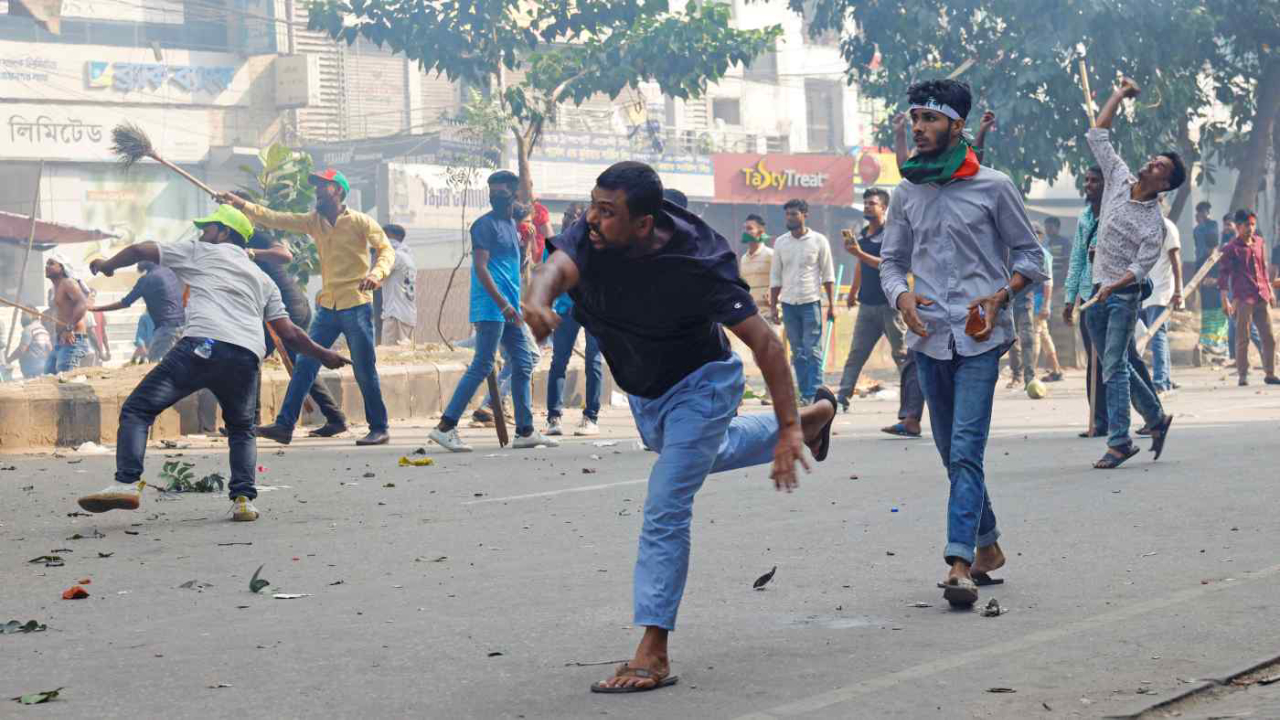 ২৮ অক্টোবরের সংঘাত। ছবি : নিক্কেই এশিয়া