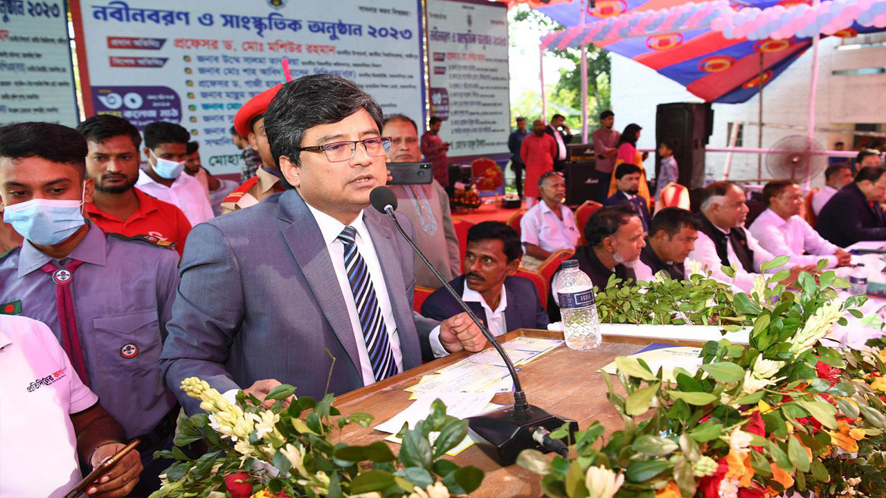 অনুষ্ঠানে বক্তব্য রাখছেন জাতীয় বিশ্ববিদ্যালয়ের উপাচার্য ড. মশিউর রহমান। ছবি : সংগৃহীত