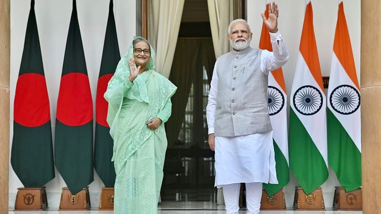 প্রধানমন্ত্রী শেখ হাসিনা ও ভারতের প্রধানমন্ত্রী নরেন্দ্র মোদি। ছবি : সংগৃহীত