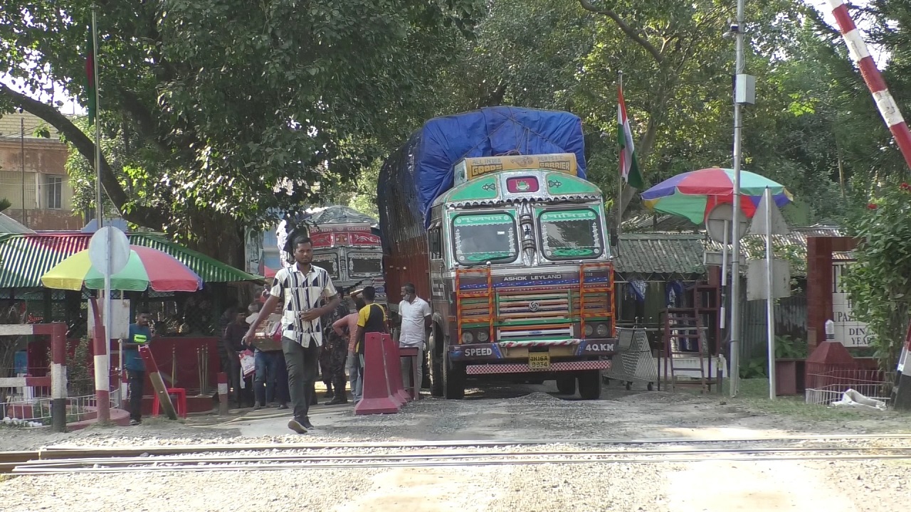 দিনাজপুরের হিলি স্থলবন্দর। পুরোনো ছবি।