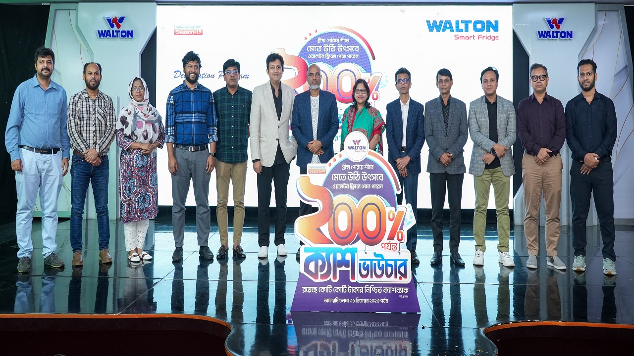 ‘ডিজিটাল ক্যাম্পেইন সিজন-১৯’ এর ডিক্লারেশন প্রোগ্রামে উপস্থিত ওয়ালটনের ঊর্ধ্বতন কর্মকর্তাবৃন্দ। 