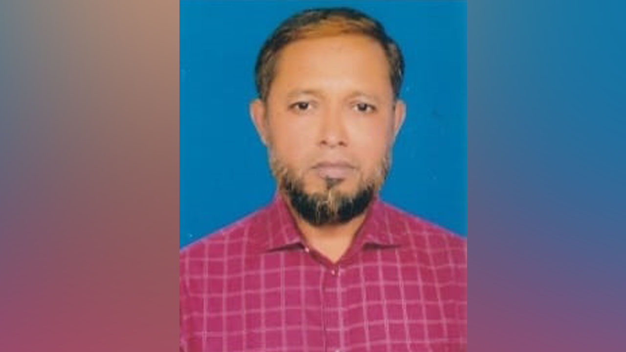 জামালপুর সেটেলমেন্ট অফিসের বদলিকৃত সার্ভেয়ার আমিনুর। ছবি : কালবেলা