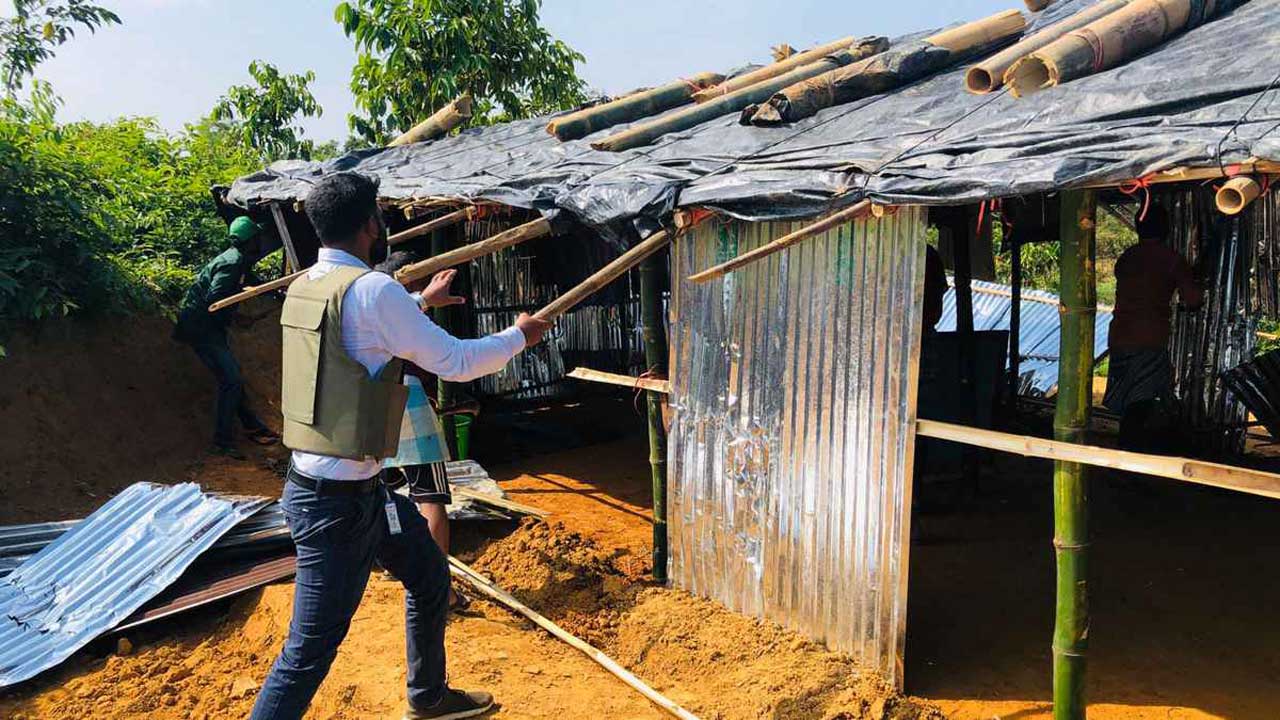 কক্সবাজারের উখিয়ায় অবৈধ স্থাপনা উচ্ছেদ করা হয়েছে। ছবি : কালবেলা