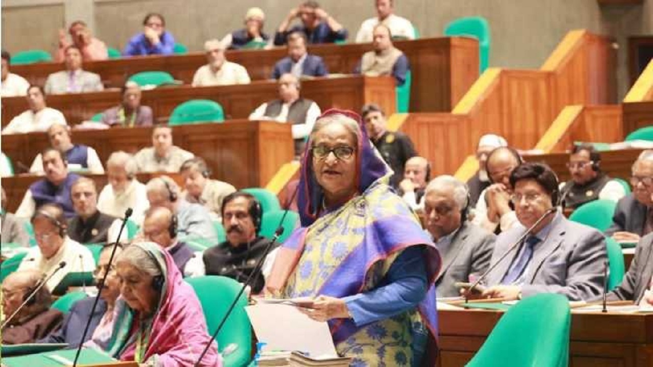 একাদশ জাতীয় সংসদে বক্তব্য রাখছেন প্রধানমন্ত্রী শেখ হাসিনা।