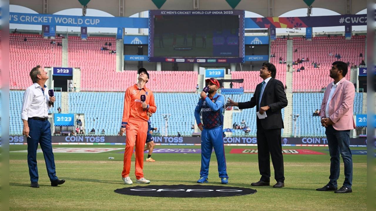 টস জিতে ব্যাটিং নিয়েছেন ডাচ অধিনায়ক। ছবি : সংগৃহীত