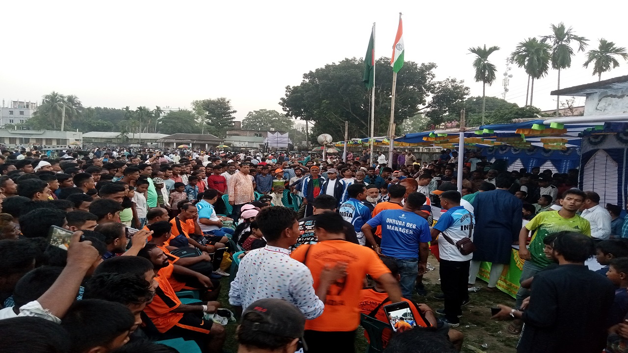 সোনালি অতীত ক্লাবের প্রীতি ফুটবল টুর্নামেন্ট। ছবি : কালবেলা