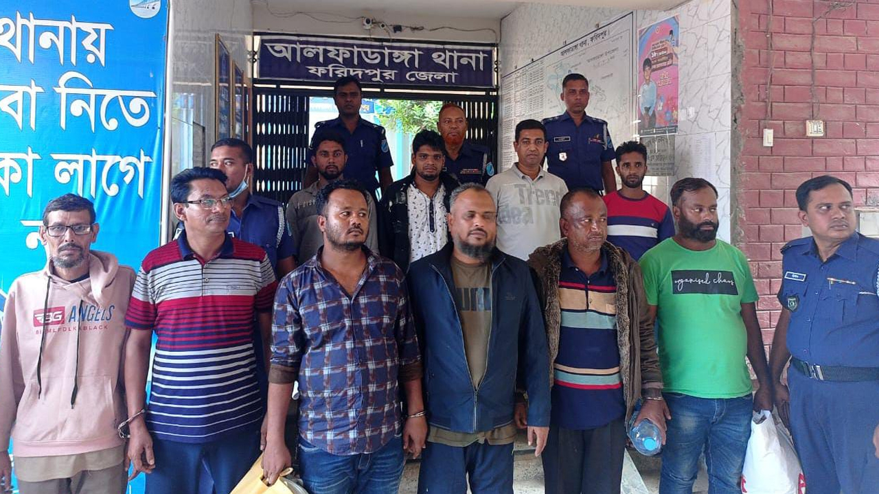 গ্রেপ্তার বিএনপির নেতাকর্মীরা। ছবি : কালবেলা