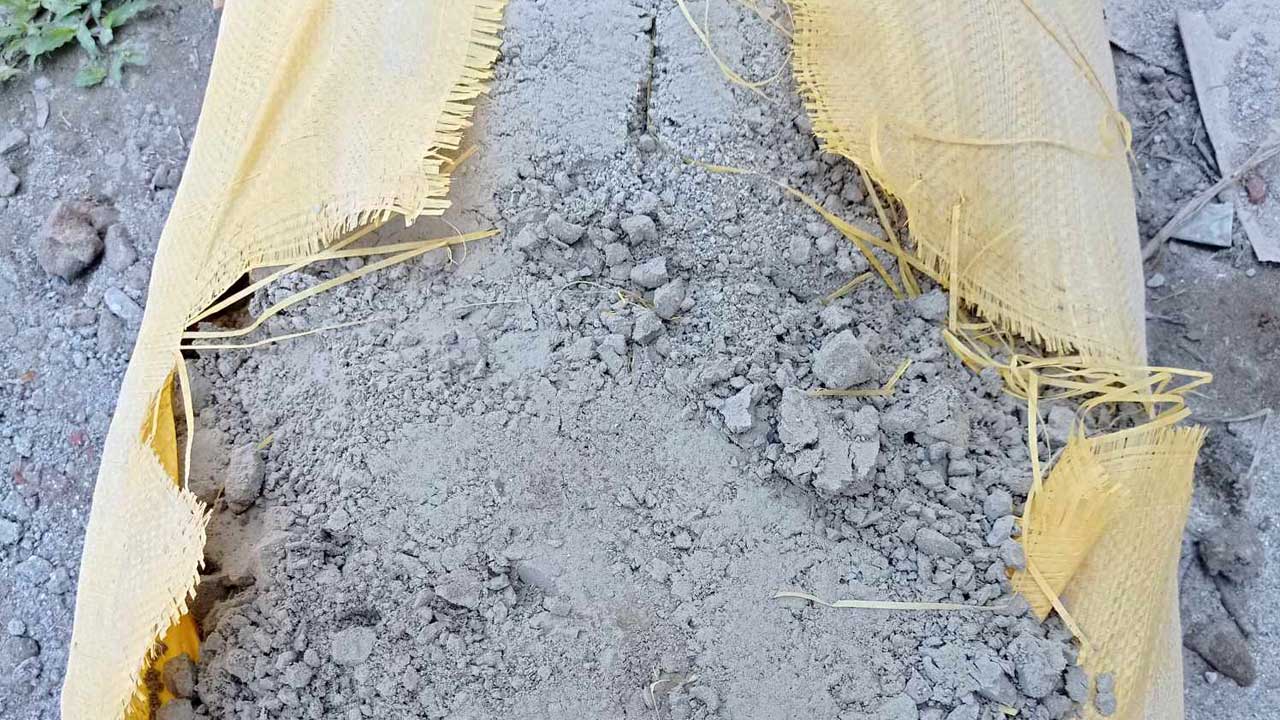 ভেজাল সার। ছবি : কালবেলা