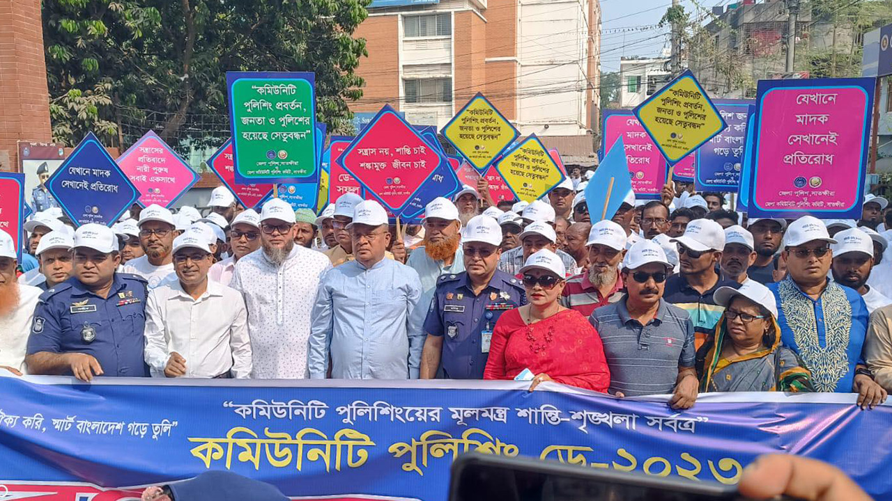 সাতক্ষীরায় জেলা পুলিশ ও কমিউনিটি পুলিশং কমিটির আয়োজনে বর্ণাঢ্য র‍্যালি। ছবি : কালবেলা