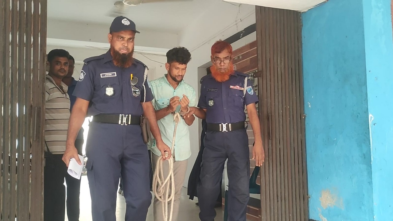 জেলে মো. রুবেল হত্যা মামলার প্রধান আসামি রিয়াদ খান। ছবি : কালবেলা