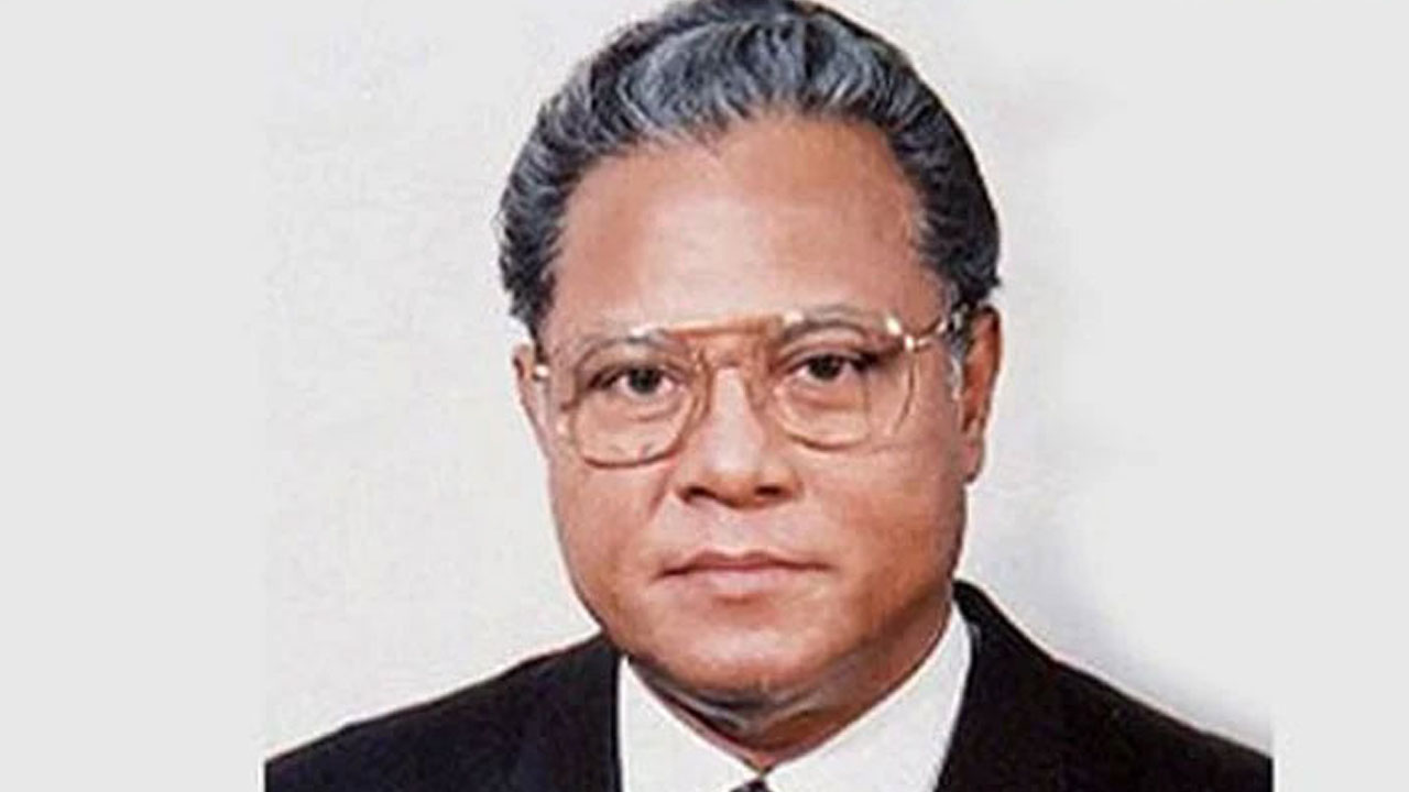 সাবেক স্বরাষ্ট্রমন্ত্রী ও বিএনপির ভাইস প্রেসিডেন্ট এয়ার ভাইস মার্শাল (অব.) আলতাফ হোসেন চৌধুরী।