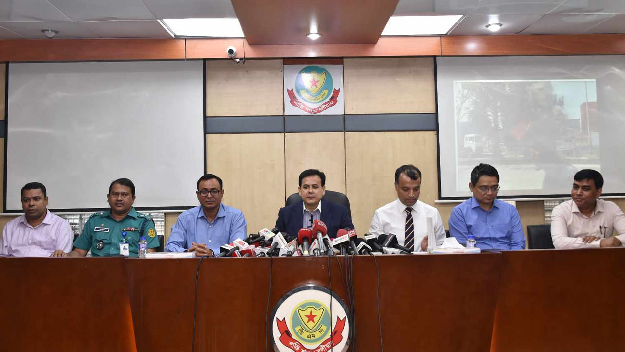 সংবাদ সম্মেলনে সিটিটিসির প্রধান অতিরিক্ত কমিশনার মো. আসাদুজ্জামান। ছবি : কালবেলা