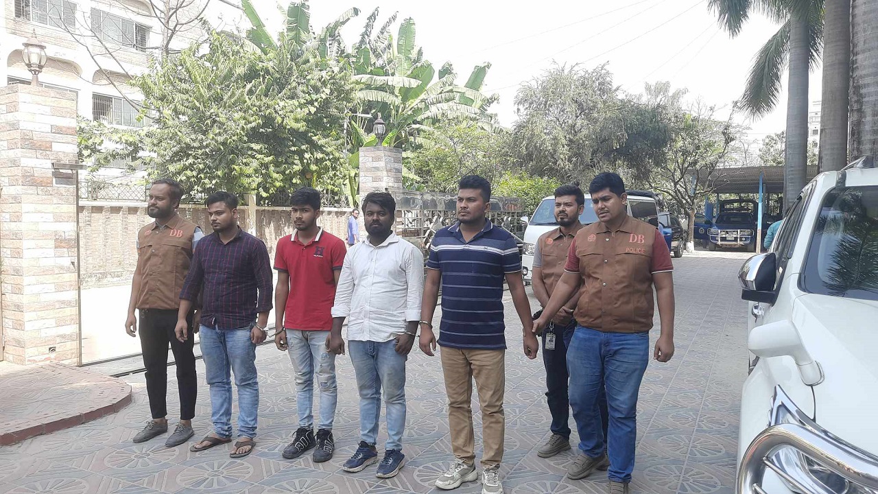 ছাত্রদলের আহবায়ক ও সদস্য সচিবসহ গ্রেপ্তার চার। ছবি : কালবেলা