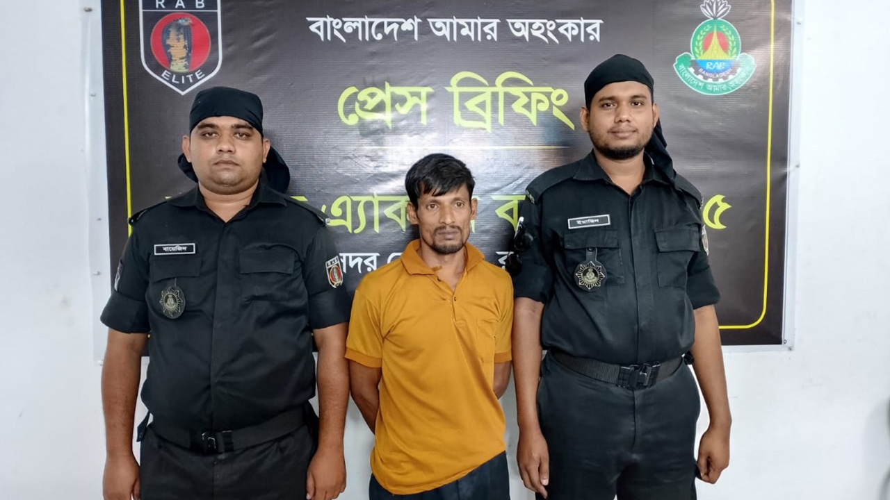গ্রেপ্তার মো. জাহিদুল ইসলাম। ছবি : কালবেলা