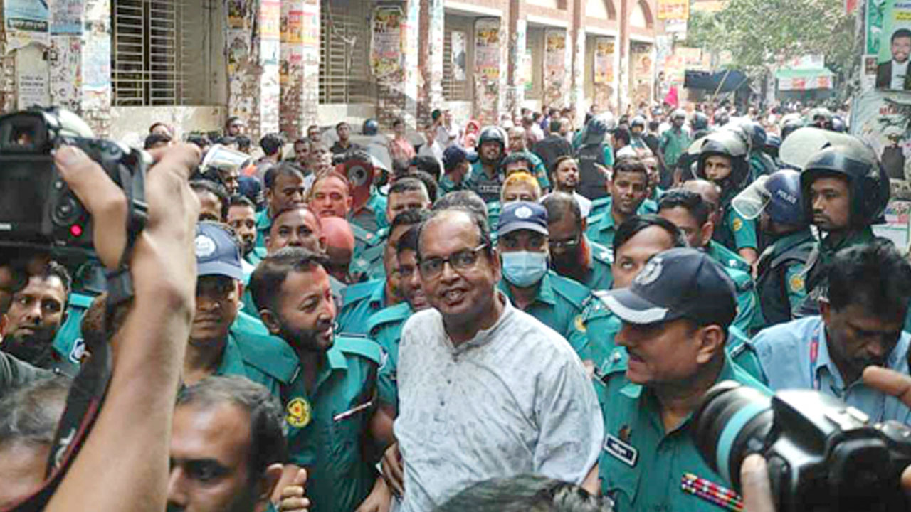 আদালতে বিএনপির ভাইস চেয়ারম্যান শামসুজ্জামান দুদু। পুরোনো ছবি