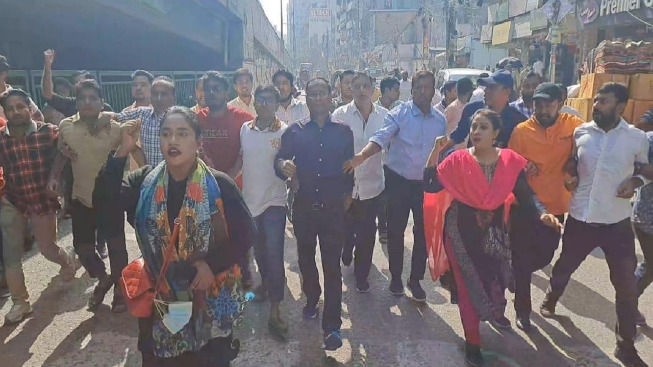 বিএনপির সহ-স্বেচ্ছাসেবকবিষয়ক সম্পাদক আব্দুল কাদির ভুইয়া জুয়েলের নেতৃত্বে অবরোধের সমর্থনে শান্তিনগরে বিক্ষোভ মিছিল হয়েছে। ছবি : কালবেলা