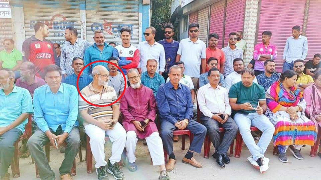 জামালপুরের সরকারি আশেক মাহমুদ কলেজের অধ্যক্ষ প্রফেসর হারুন অর রশিদ (লাল বৃত্তে চিহ্নিত)। ছবি : কালবেলা