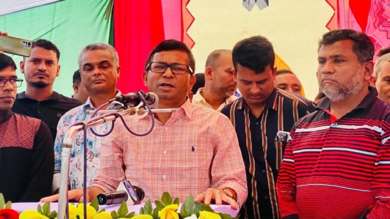 সুধী সমাবেশে বক্তব্য দিচ্ছেন পানিসম্পদ উপমন্ত্রী এ কে এম এনামুল হক শামীম। ছবি : কালবেলা