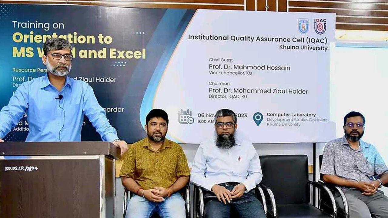 বক্তব্য রাখছেন খুবি উপাচার্য প্রফেসর ড. মাহমুদ হোসেন। ছবি : কালবেলা