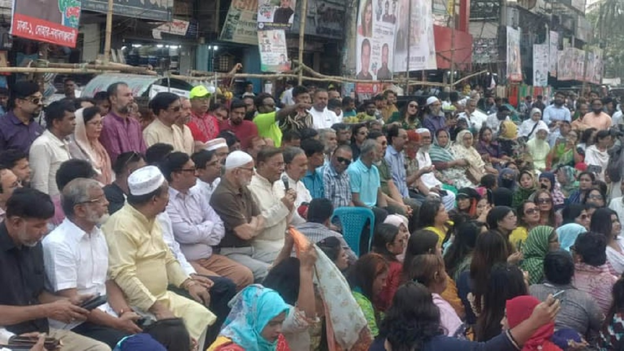 ২৩ বঙ্গবন্ধু এভিনিউয়ে ঢাকা মহানগর দক্ষিণ আওয়ামী লীগ আয়োজিত এক প্রতিবাদ সমাবেশে কথা বলছেন তথ্যমন্ত্রী। ছবি : সংগৃহীত