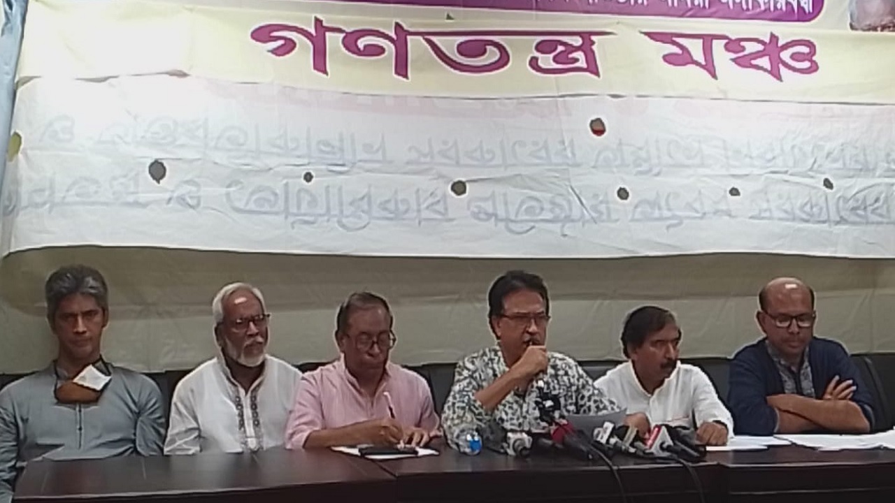 বক্তব্য রাখছেন গণতন্ত্র মঞ্চের সমন্বয়ক শহীদ উদ্দিন মাহমুদ স্বপন। ছবি : কালবেলা