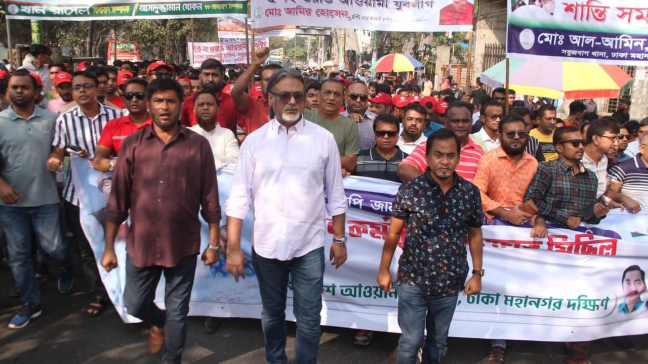 যুবলীগের অবস্থান কর্মসূচিতে শেখ পরশ। ছবি : সৌজন্য