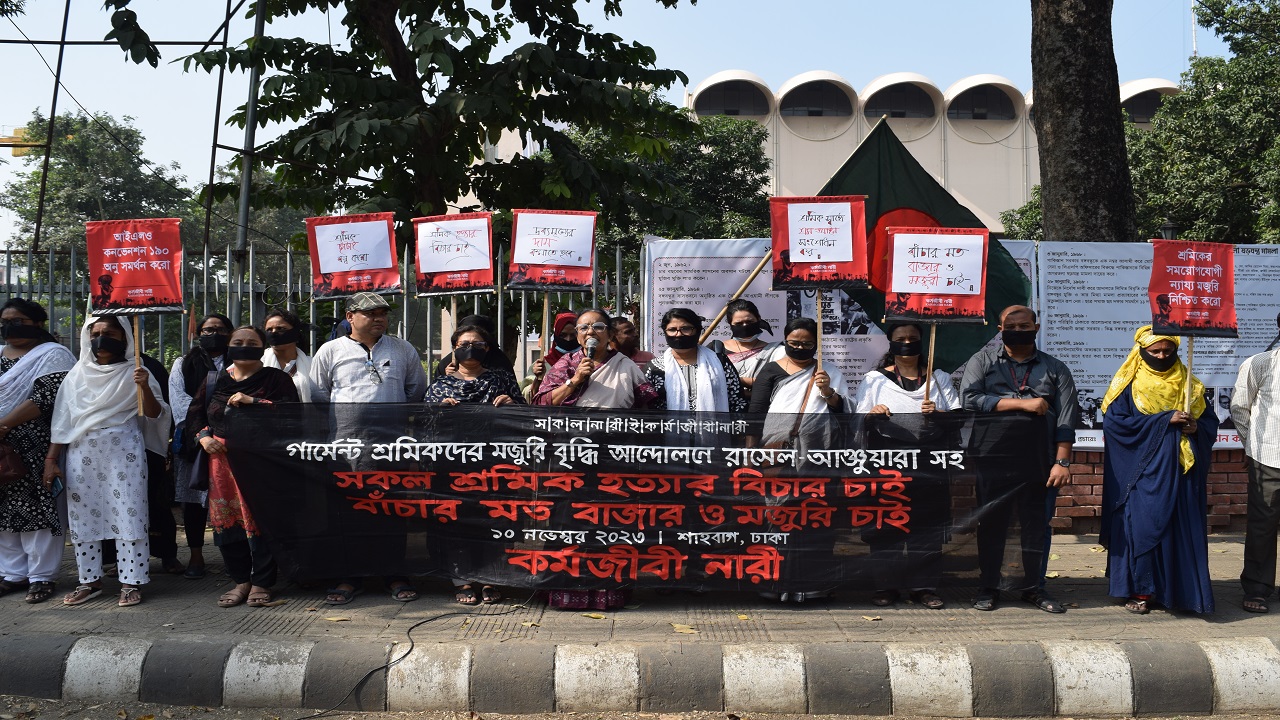 শ্রমিকদের ওপর হামলা-মামলা, গুম ও গ্রেপ্তার বন্ধের দাবি জানান কর্মজীবী নারীরা। ছবি : কালবেলা
