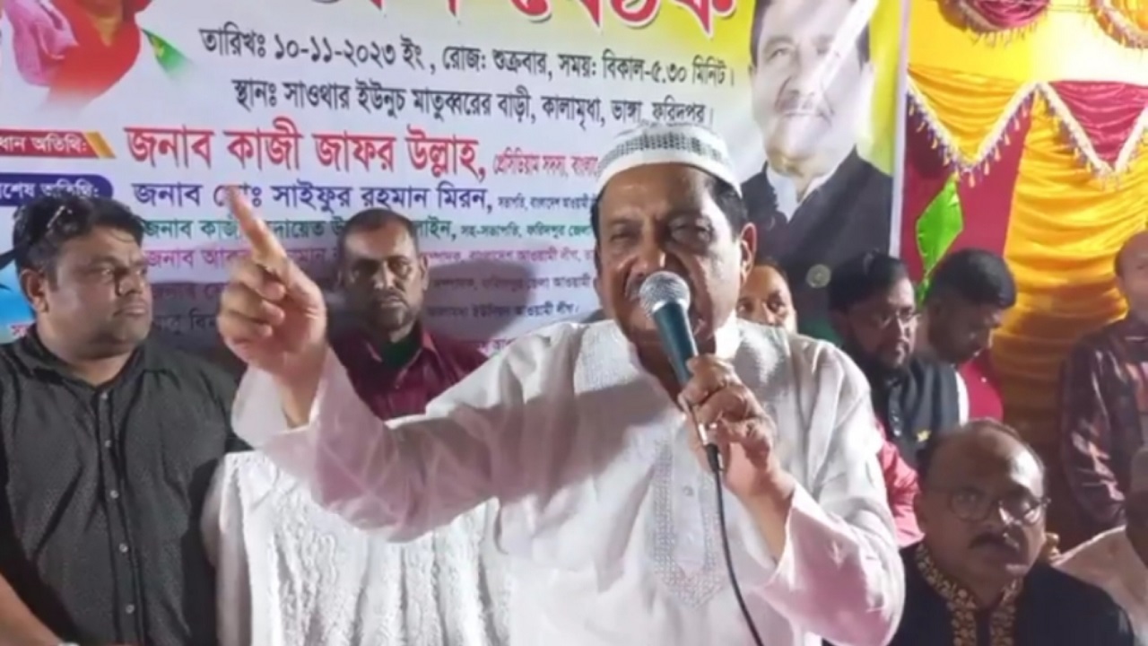 নির্বাচনী এক উঠান বৈঠকে প্রধান অতিথির বক্তব্য দিচ্ছেন কাজী জাফর উল্লাহ। ছবি : কালবেলা