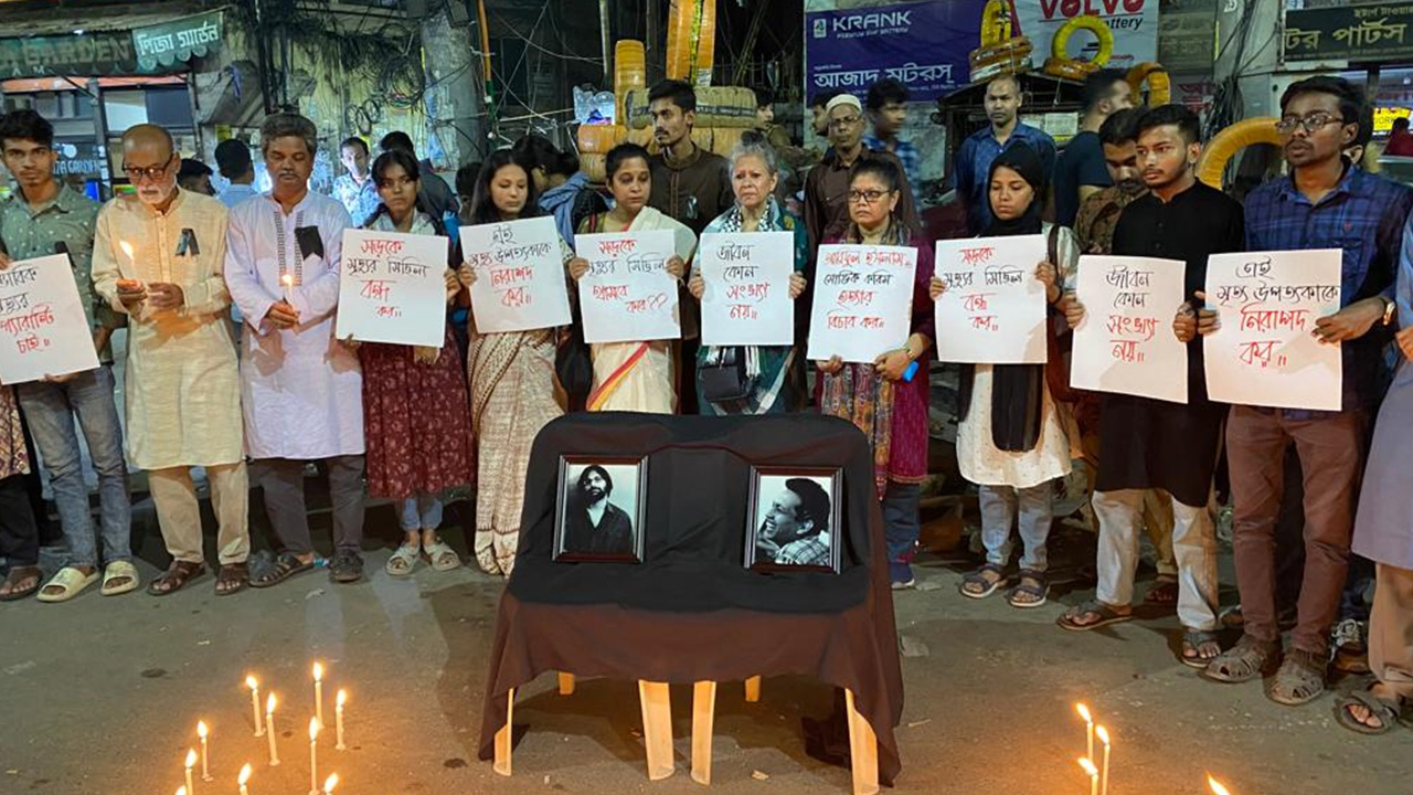 রাজধানীর ইস্কাটনে সড়ক দুর্ঘটনার অভিনব প্রতিবাদ। ছবি : কালবেলা