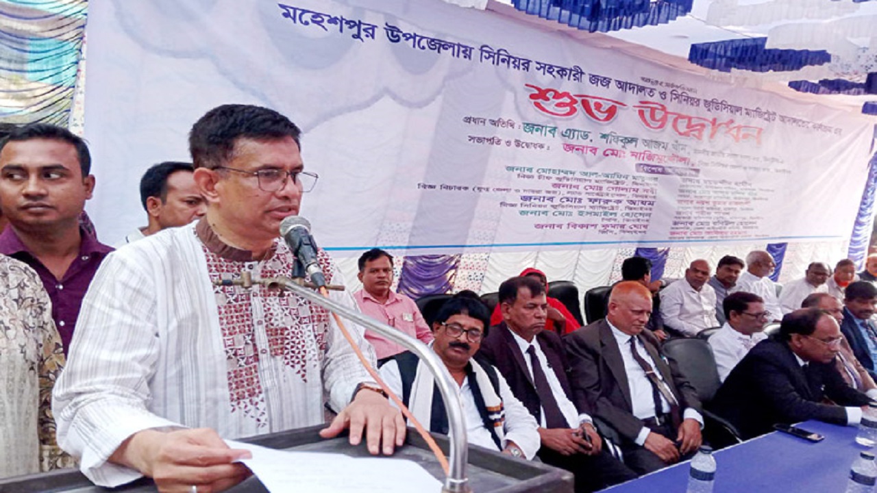 মহেশপুরে চৌকি আদালত উদ্বোধন অনুষ্ঠানে জেলা সিনিয়র জেলা ও দায়রা জজ মো. নাজিমুদ্দৌলা। ছবি : কালবেলা