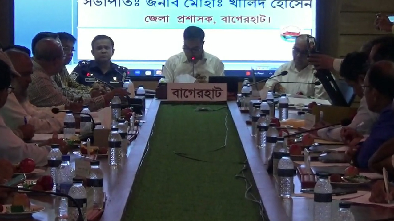 বাগেরহাট জেলা প্রশাসক সম্মেলন কক্ষে ‘রাস পূর্ণিমা পূজা ও পুণ্যস্নান’ উপলক্ষে প্রস্তুতিমূলক সভা অনুষ্ঠিত। ছবি : কালবেলা