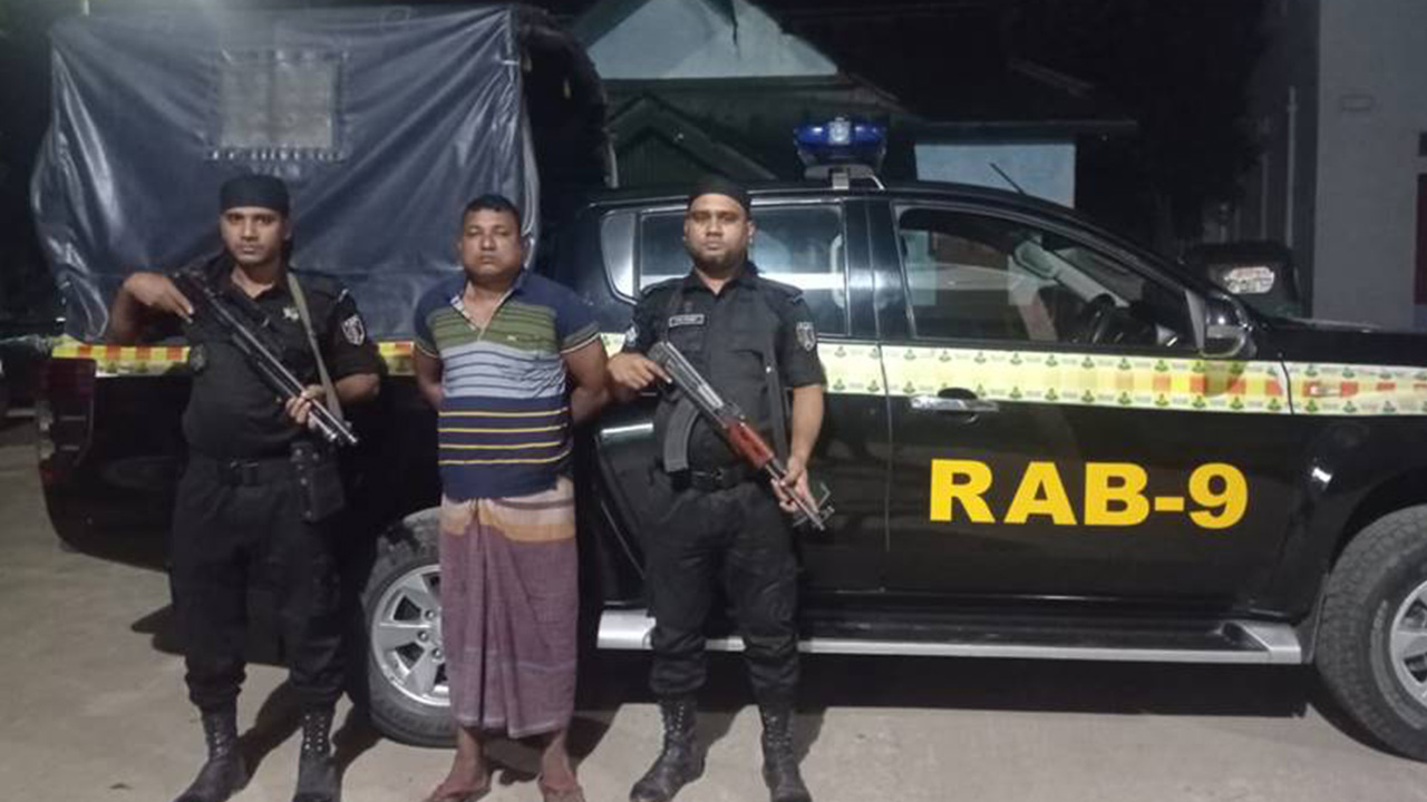 আটক ডাকাত সর্দার কালন মিয়া । ছবি : কালবেলা