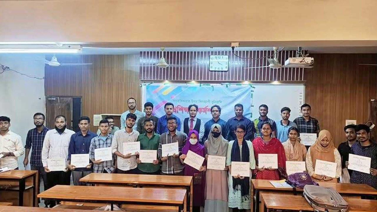 সাংবাদিকতার ওপর বেরোবিতে বুনিয়াদি প্রশিক্ষণ কর্মশালা অনুষ্ঠিত। ছবি : কালবেলা