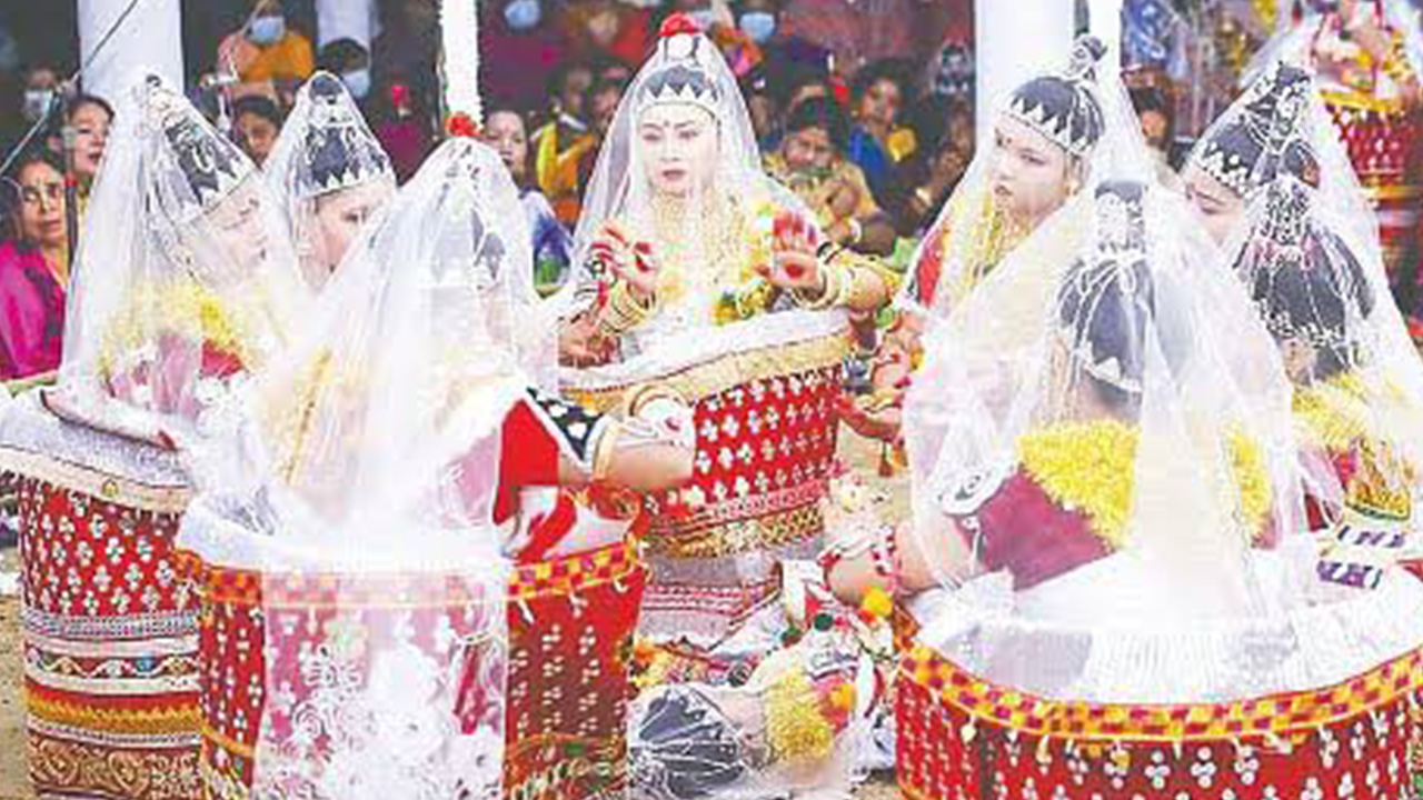 সিলেটের কমলগঞ্জে মণিপুরি ও খাসিয়াদের উৎসব ঘিরে চলছে নানা প্রস্তুতি। ছবি : কালবেলা