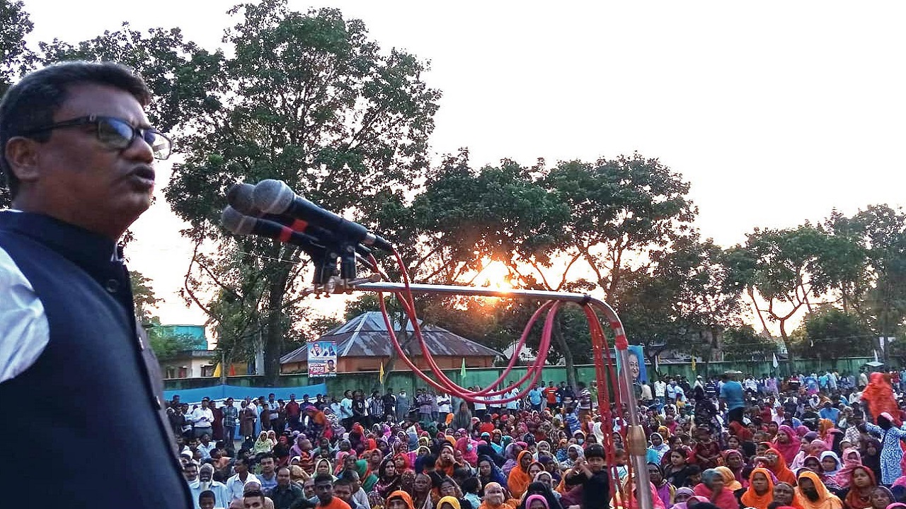 জয়পুরহাটে গণসংলাপে বক্তব্য দিচ্ছেন হুইপ আবু সাঈদ আল মাহমুদ স্বপন। ছবি : কালবেলা