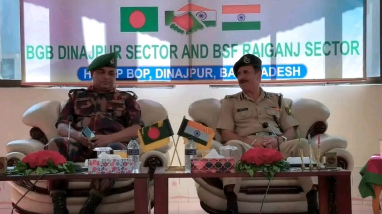 হিলি সীমান্তে বিজিবি-বিএসএফের বৈঠক অনুষ্ঠিত। ছবি : কালবেলা