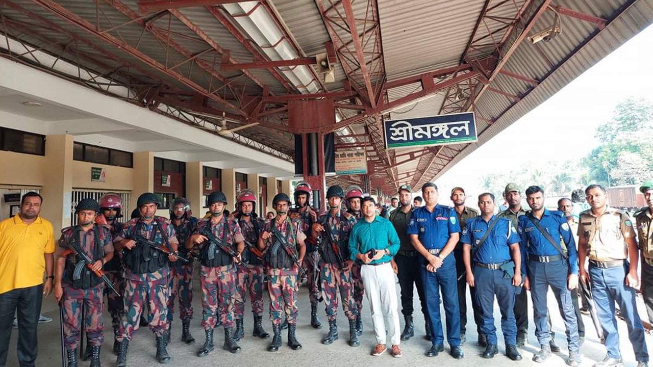 শ্রীমঙ্গল রেলওয়ে স্টেশনে আইনশৃঙ্খলা বাহিনীর টহল। ছবি : কালবেলা