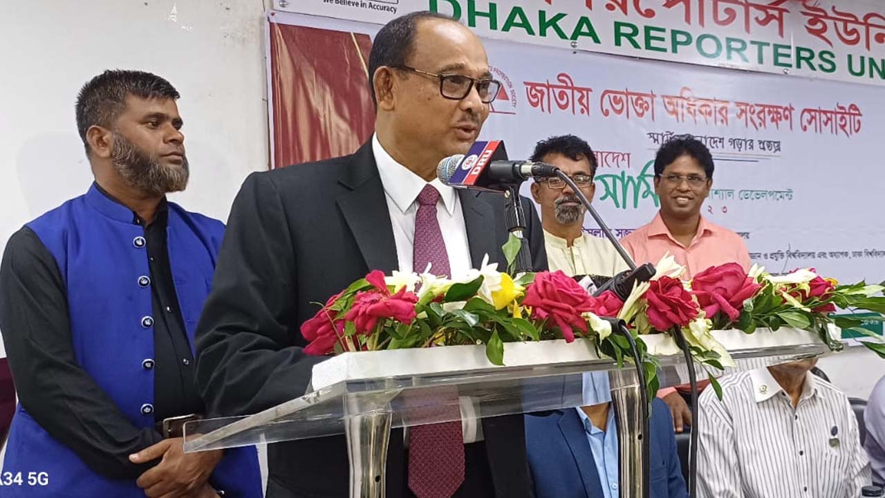 ঢাকা রিপোটার্স ইউনিটিতে বক্তব্য রাখছেন রেলপথমন্ত্রী মো. নূরুল ইসলাম সুজন। ছবি : সংগৃহীত