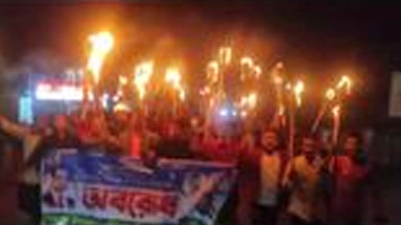 মশাল মিছিল করেছেন বিএনপির নেতাকর্মীরা। ছবি : সংগৃহীত
