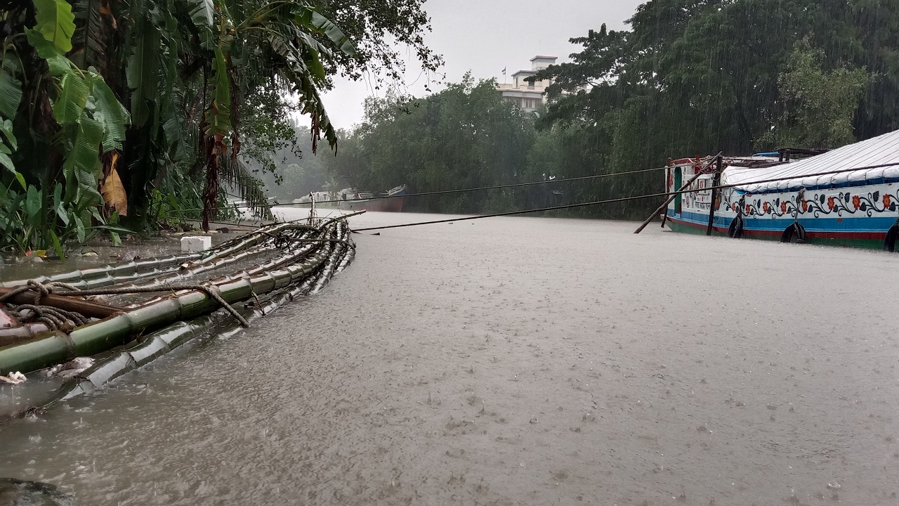 বরগুনায় জলোচ্ছ্বাসের আশঙ্কা। ছবি : কালবেলা